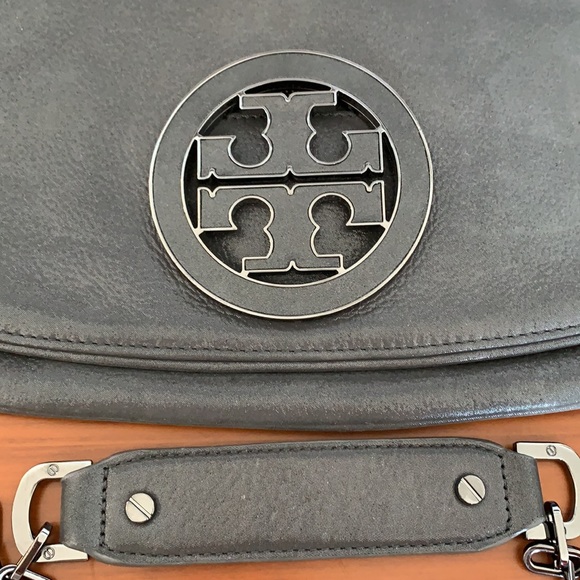 Tory Burch Purse with removable chain strap - Picture 2 of 6